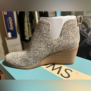 NIB TOMS cheetah wedge booties, Size 10